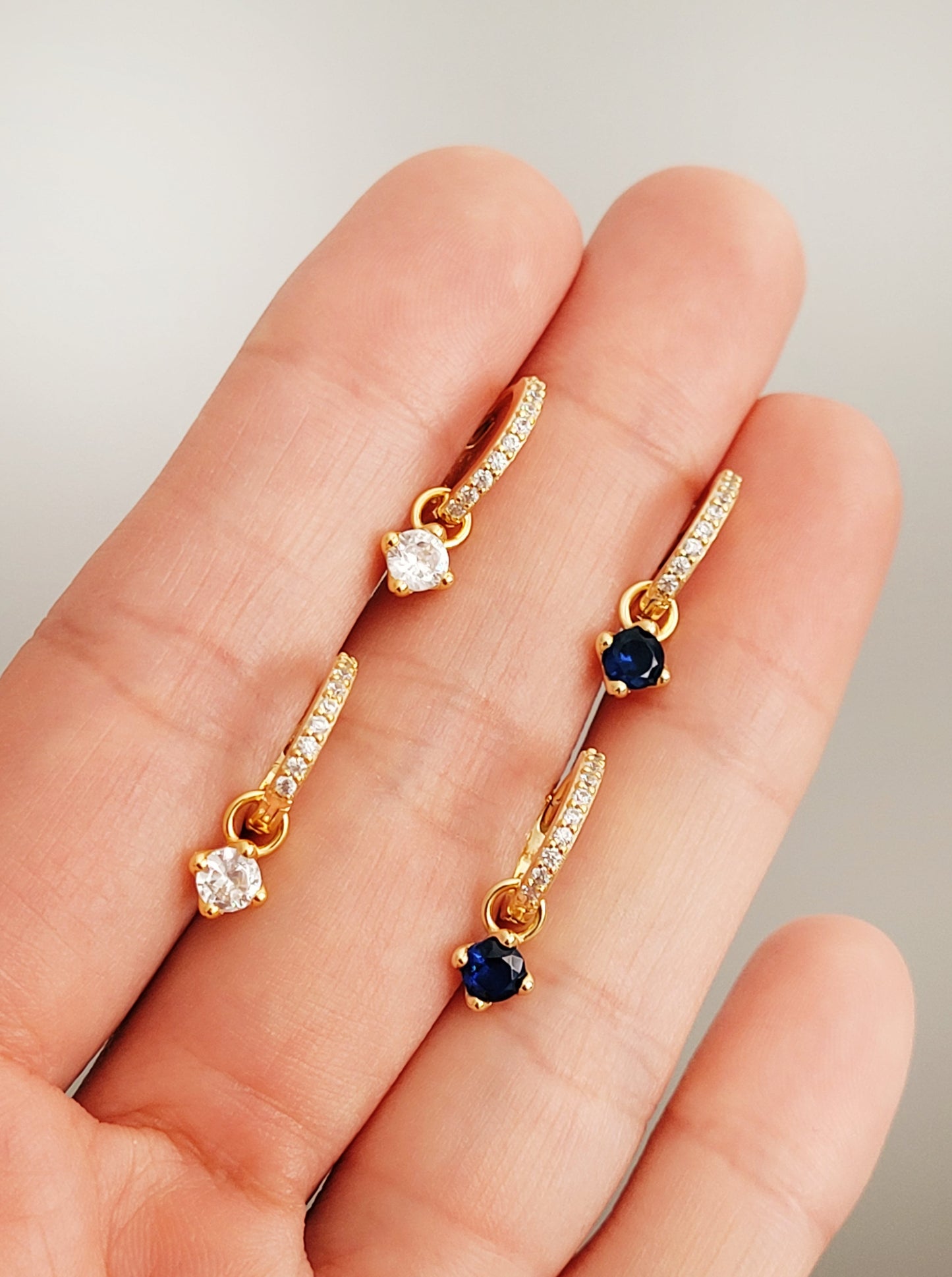 Reversible Solitaire Drop Huggies