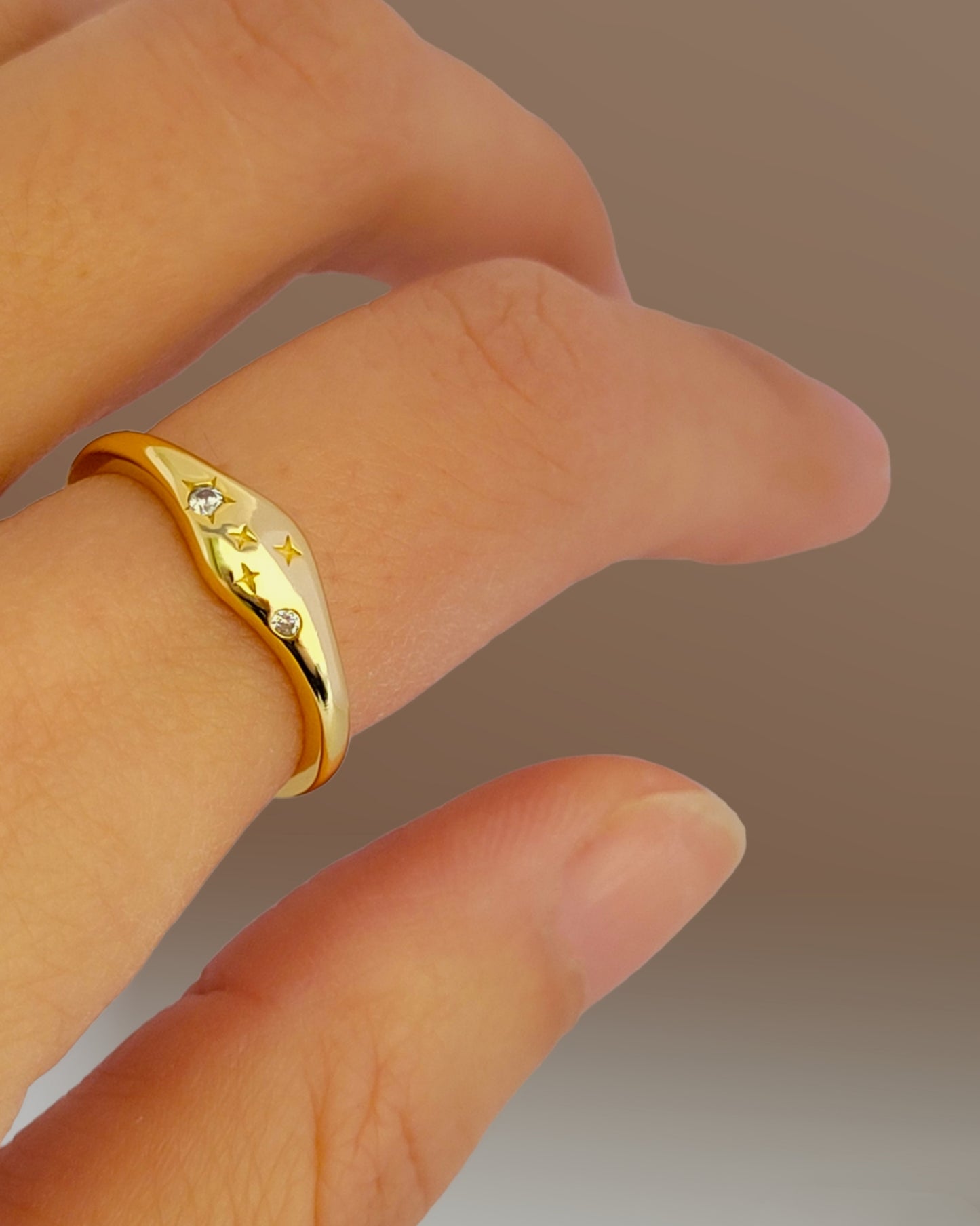 Pisces jewellery constellation ring with zodiac stone