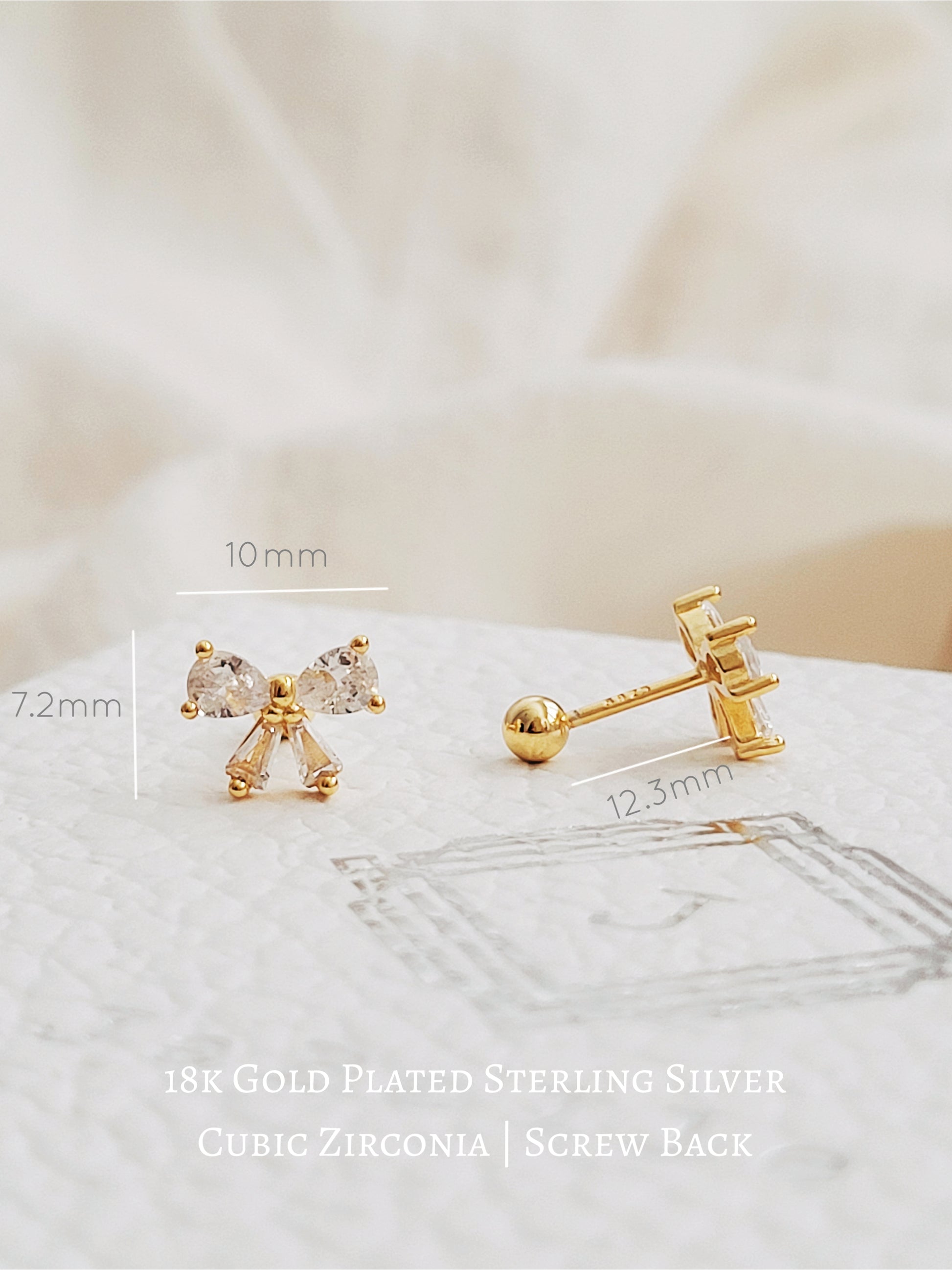 Elegant bow-shaped stud earrings in 18K gold plating, ideal for everyday wear and gifting