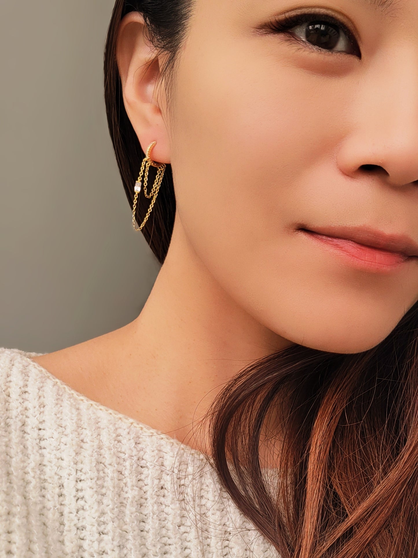 A pair of 14k gold chain huggie hoop earrings with double chain detail and diamond accent, perfect minimalist gold jewellery gift for her.