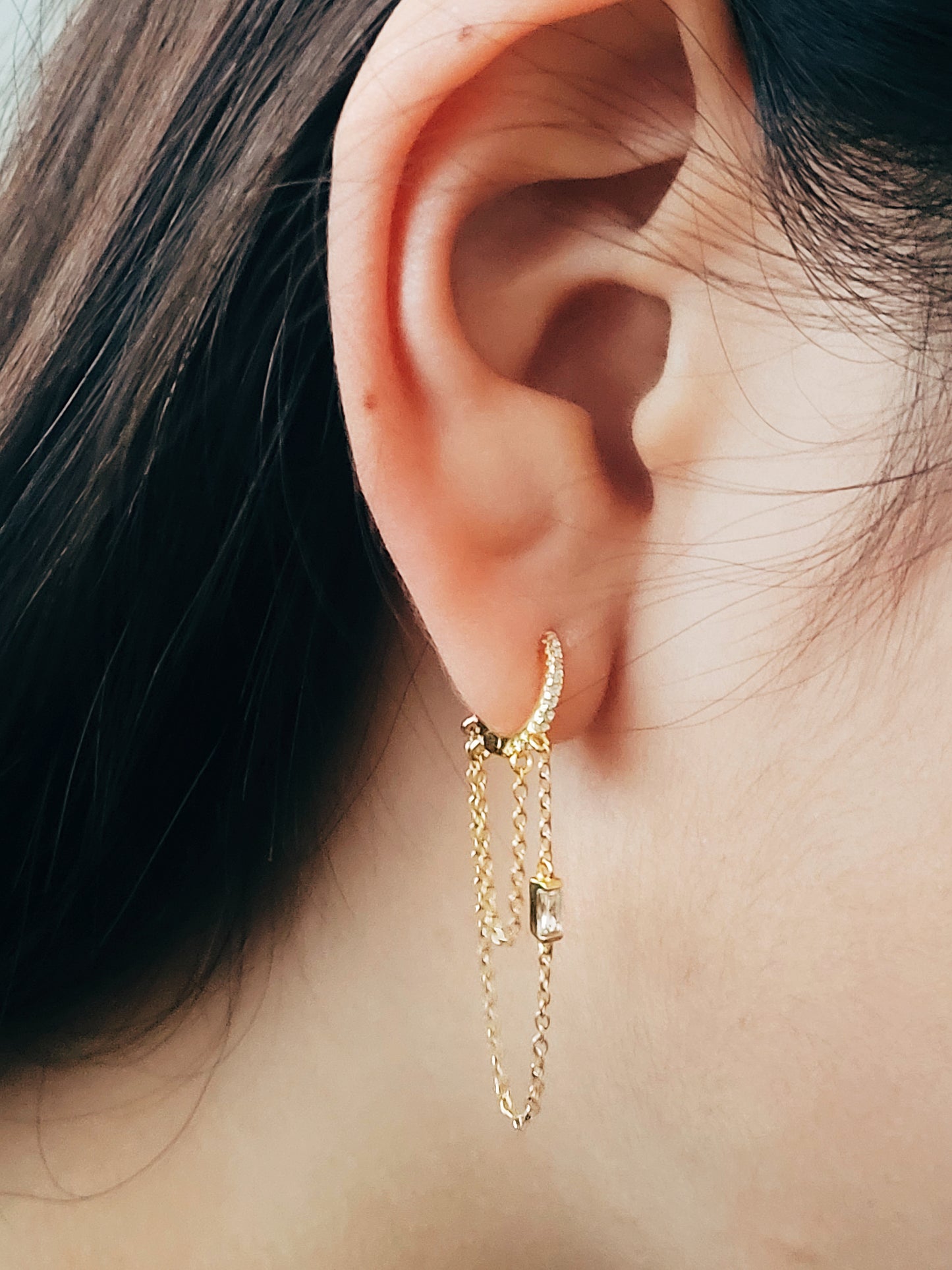 A pair of 14k gold chain huggie hoop earrings with double chain detail and diamond accent, perfect minimalist gold jewellery gift for her.