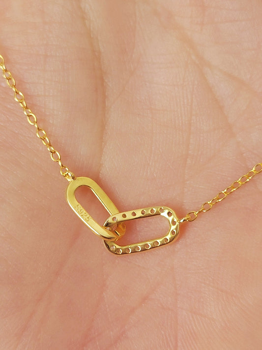 Interlocking bracelet