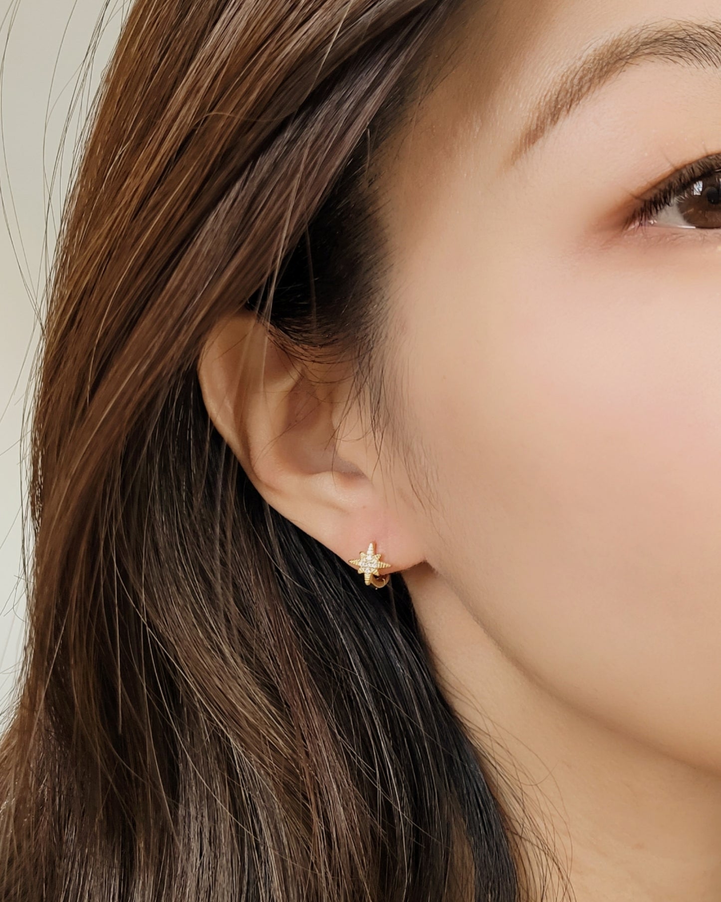 gold hoop earrings with star