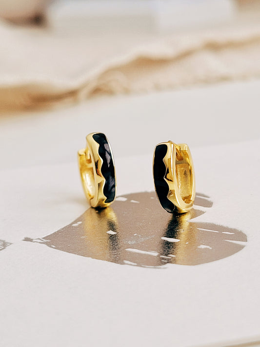 Black Enamel Wavy Huggies