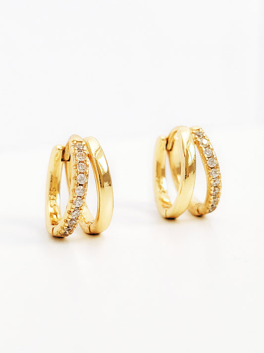 Trendy double hoop earrings showcasing two linked hoops, ideal for elevating your accessory game effortlessly!