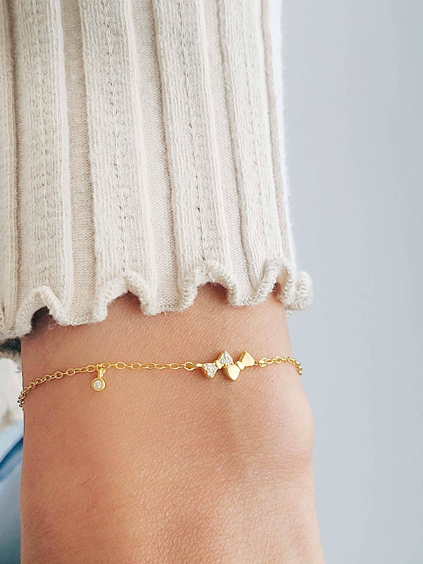 A stylish cute bow bracelet featuring two elegant bows intertwined, perfect for adding a touch of charm to any outfit.