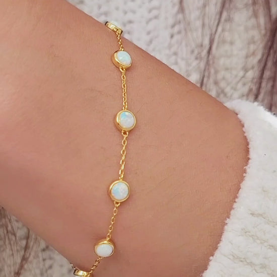 Elegant gold-plated opal bracelet featuring beautiful white opal stones, a chic accessory.