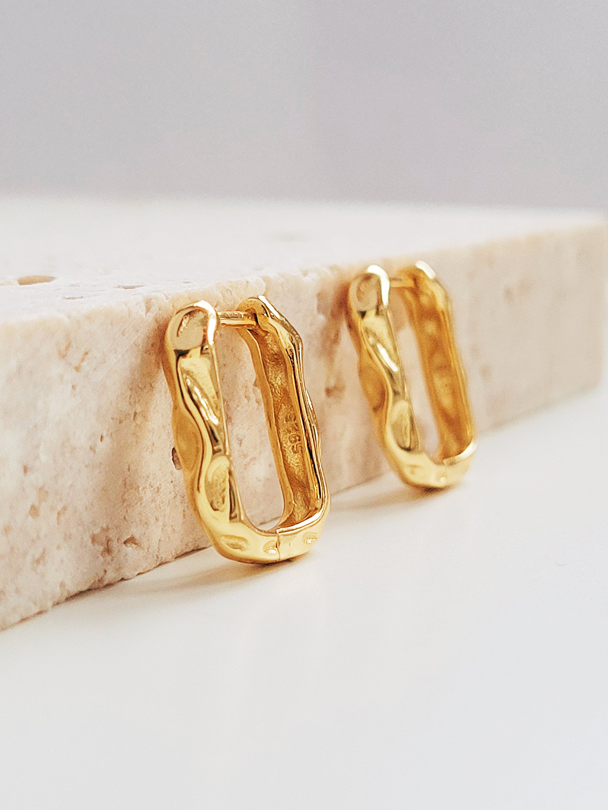 Stylish hammered gold-plated hoop earrings, adding a touch of elegance and shine to your jewelry collection.