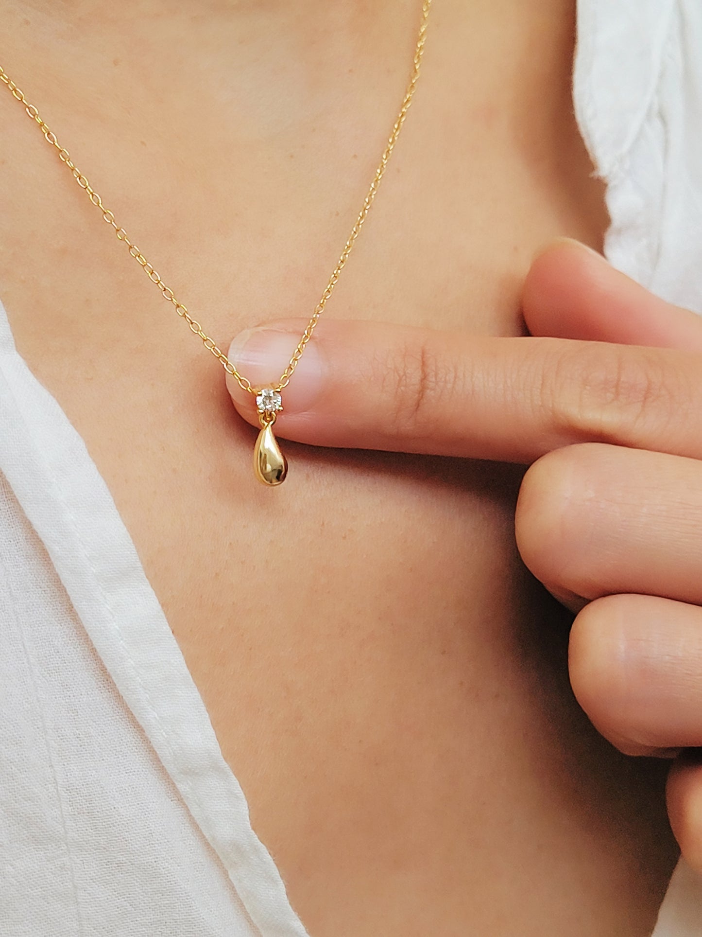 Teardrop Pendant Necklace