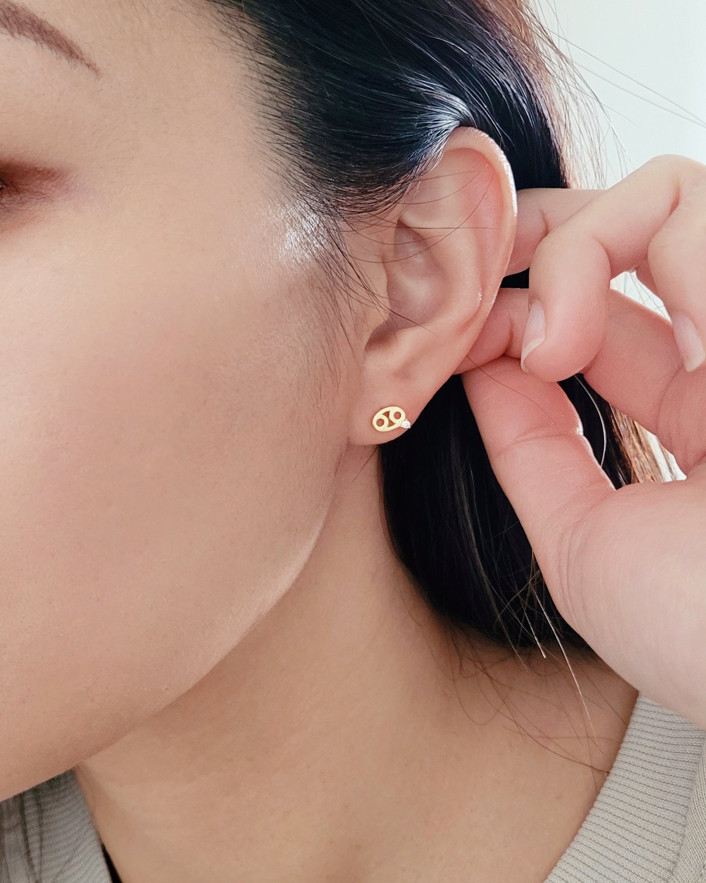 Starry Zodiac Sign Earrings · Cancer